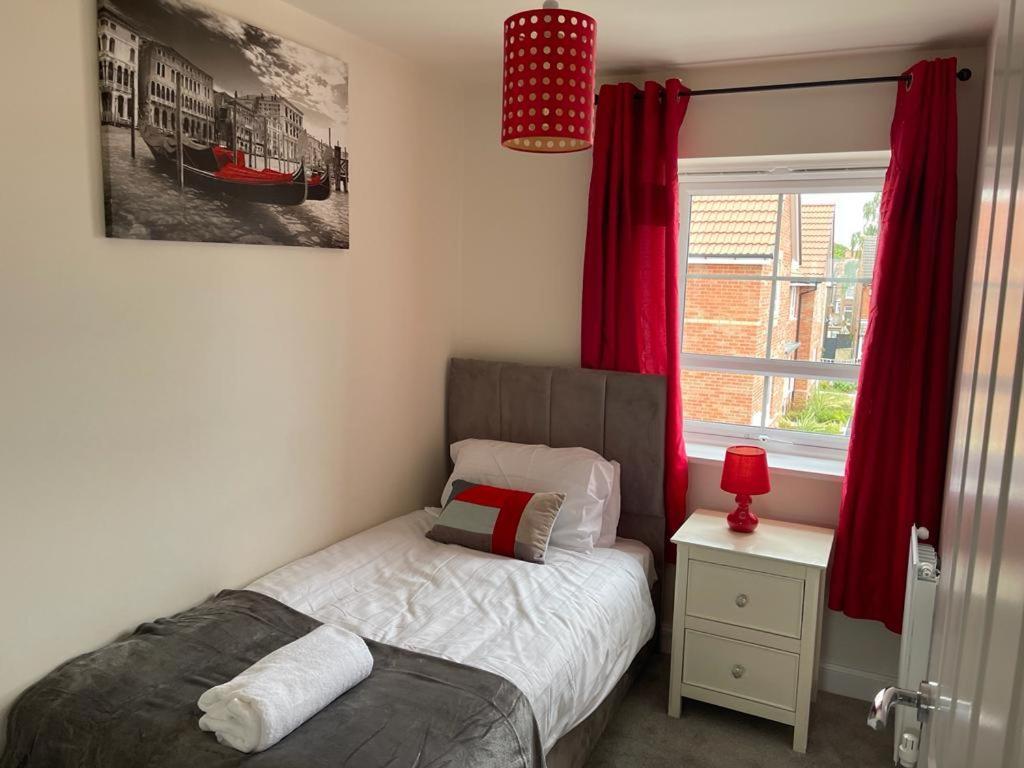 Stunning 3-Bed Risa House In Beeston Nottingham Villa Esterno foto